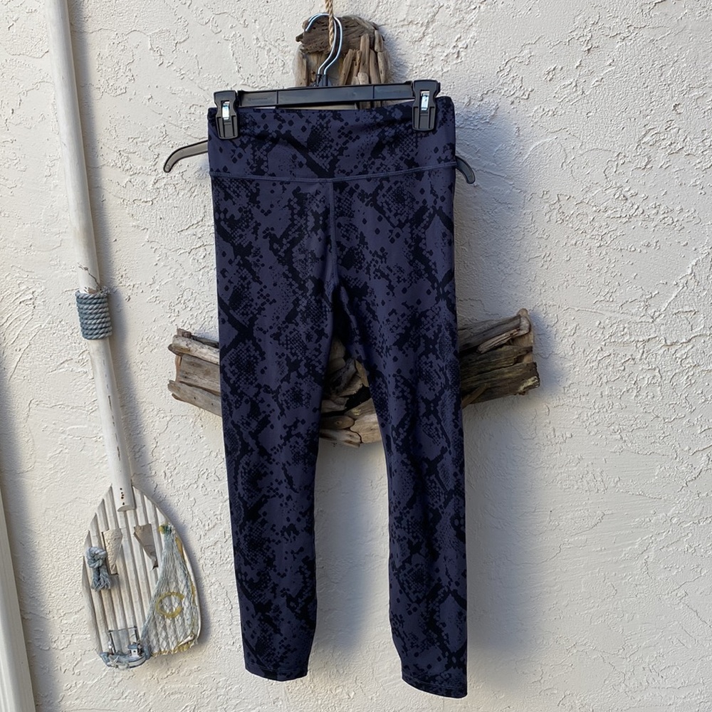 Joy lab high rise/waisted nylon print leggings in size small